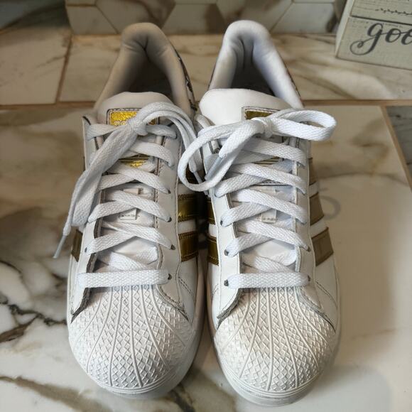 Adidas Women’s Superstar Sneakers Size 6 Shell Toe Bold Floral Collab w/ “Her” - Picture 3 of 10